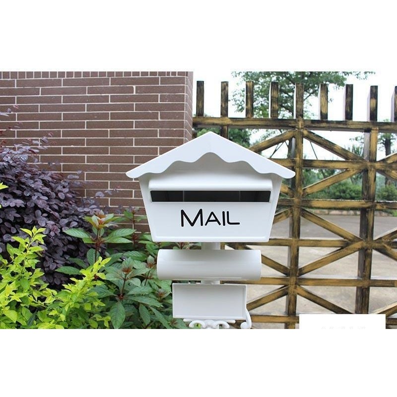 Gardening Tools In Store - Briefkasten, Briefkasten, Briefkasten, Villengartendekoration, Ladendekoration